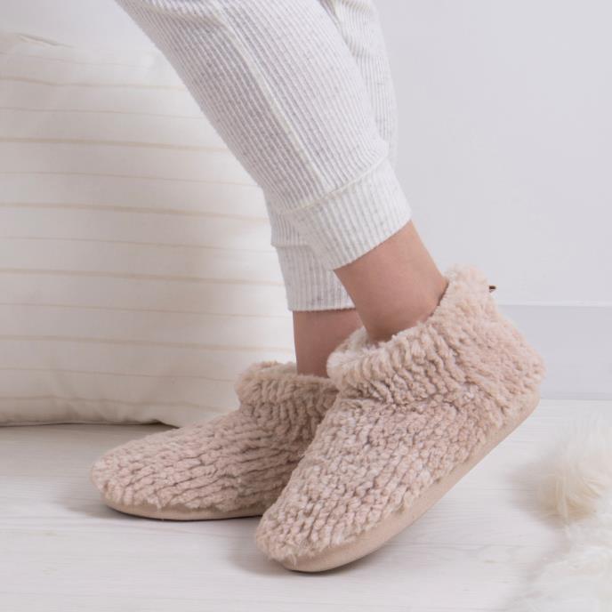 totes Ladies Faux Fur  Short Boot Slippers Oat